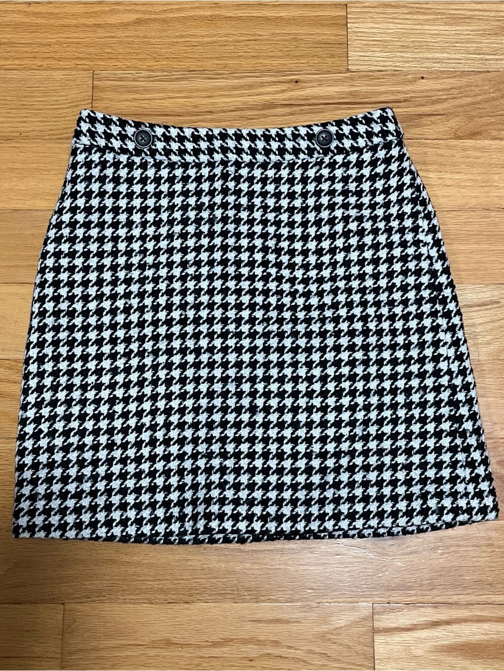 Banana Republic Black & White Houndstooth A-Line Knit Mini Skirt